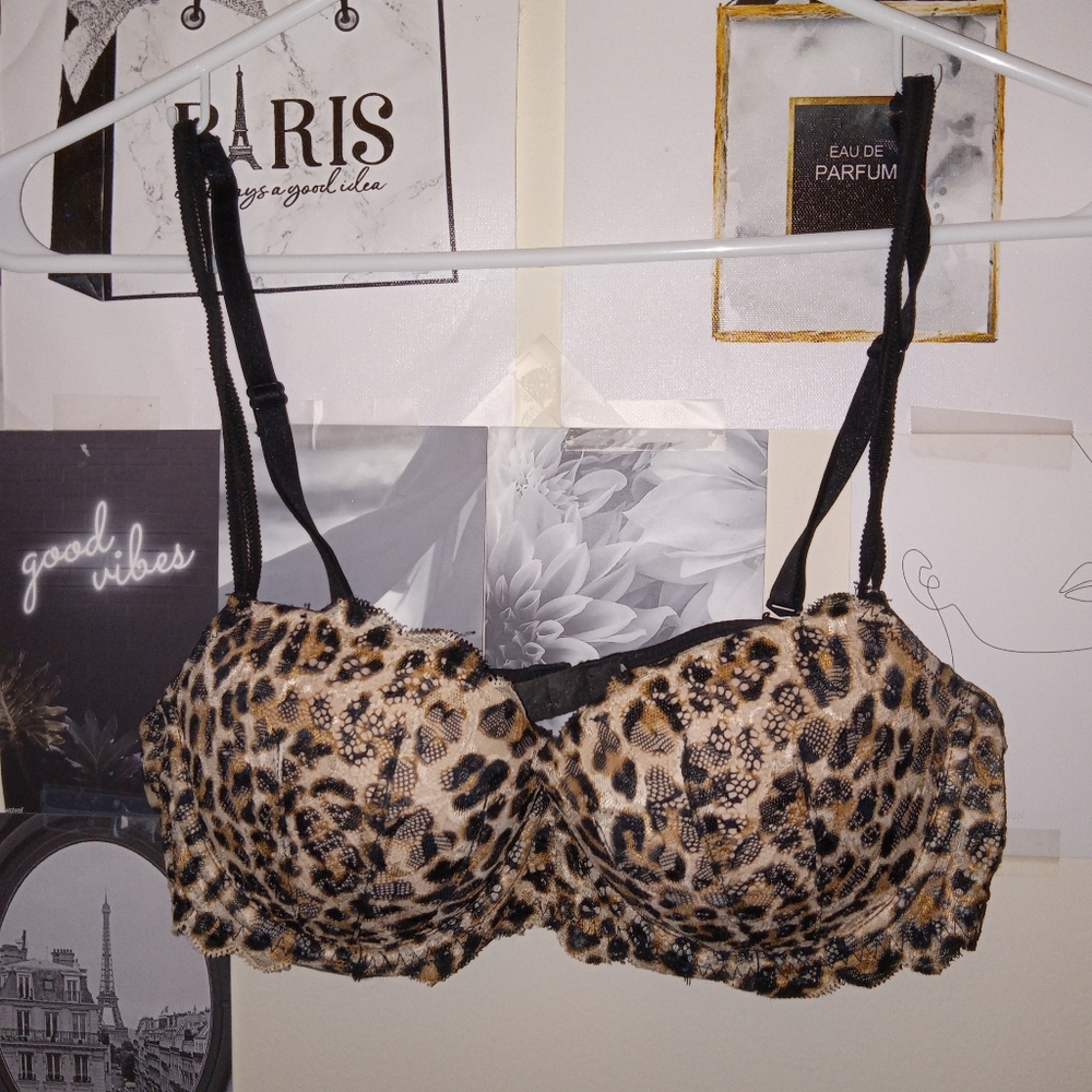 ♡♡Victoria Secret Bra Jaguar print.